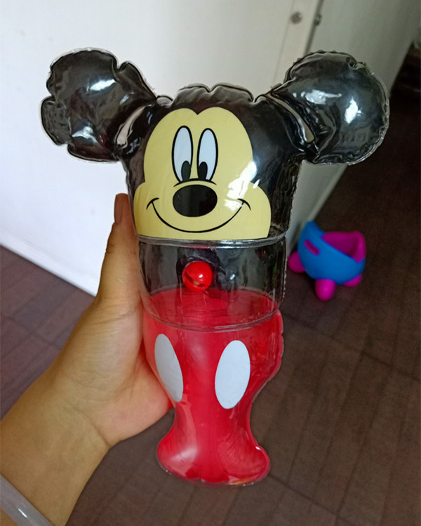 无瑕疵,需要自己充气 里面有小铃铛,摇一摇会响,还可以洗澡的时候玩