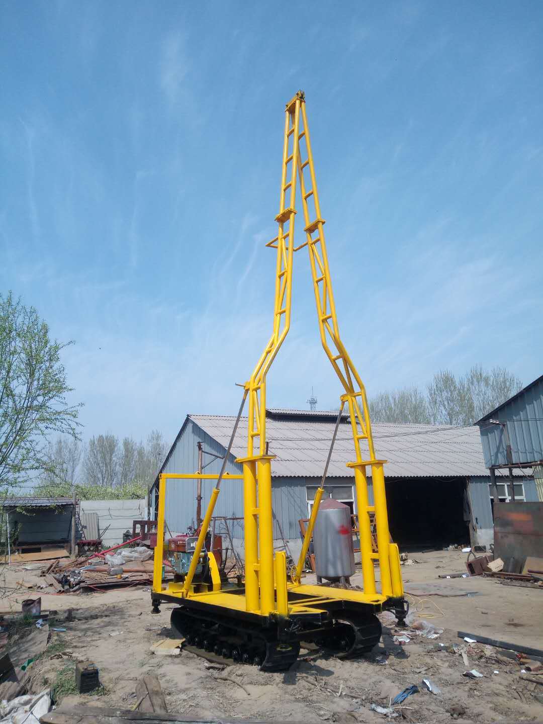 履带式 水井钻机 高压枝腿液压塔架