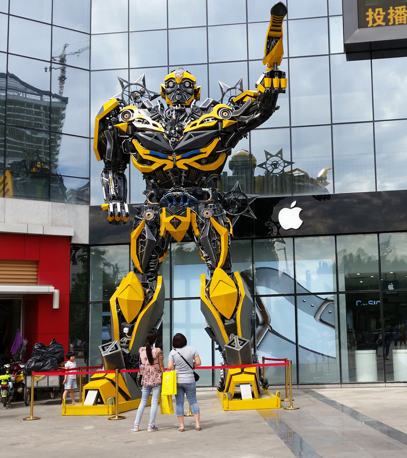 深圳铁韵星钢雕10米高大黄蜂登陆武汉