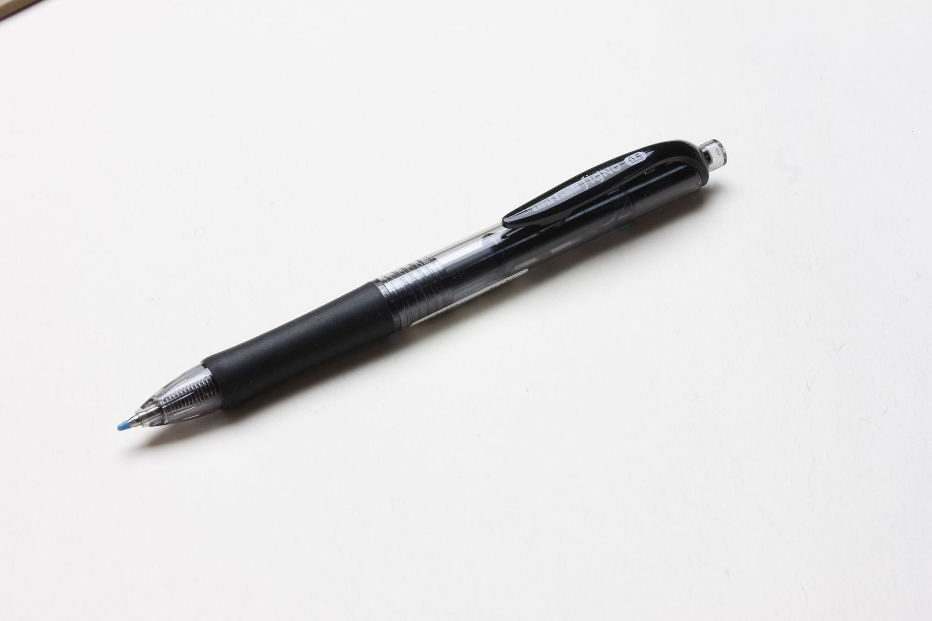 三菱日本进口水笔 三菱umn-152水笔按挚按动三菱中性笔 0.5mm