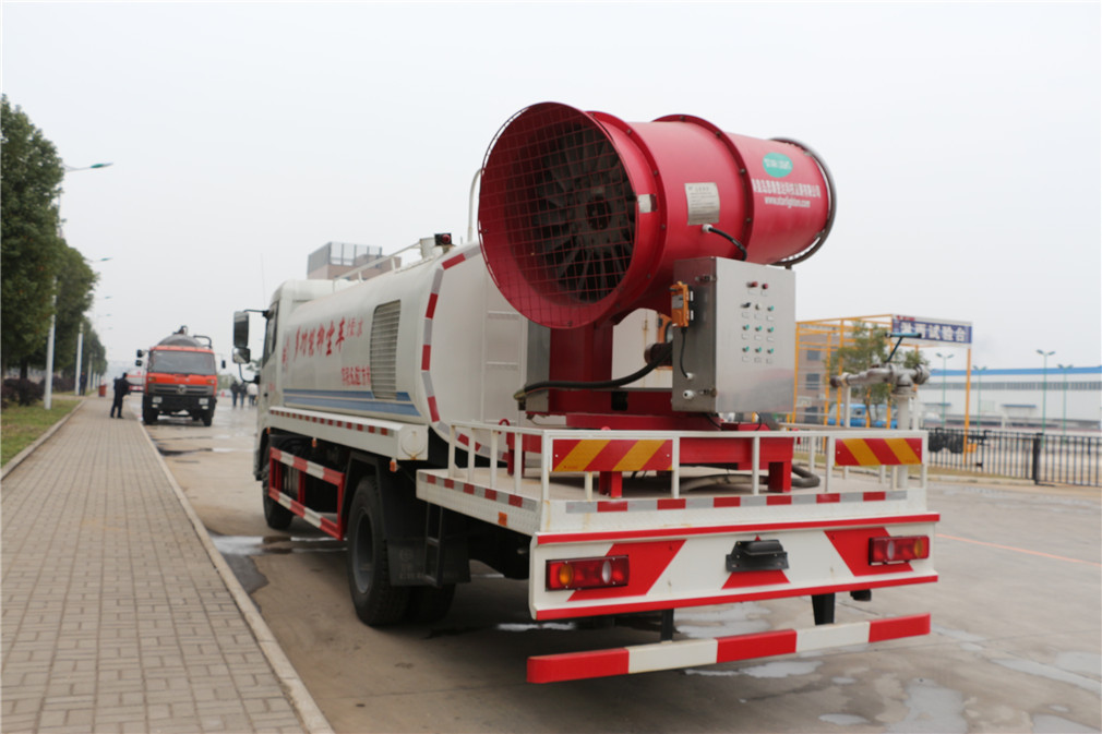 峨眉山东风5吨喷雾洒水车13597828032