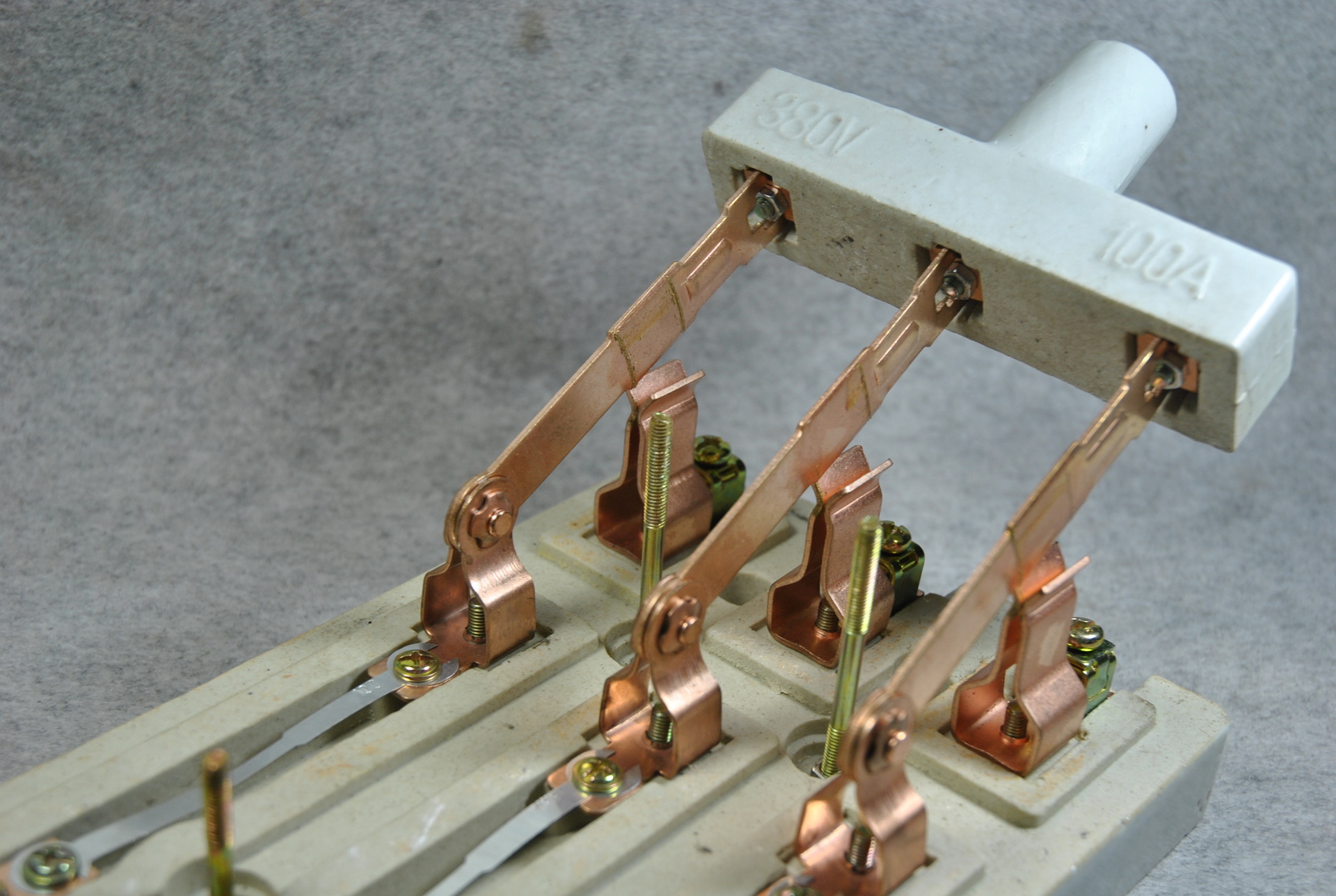 【厂家现货】kh2老式黑色闸刀瓷底3x100a半铜半铁 闸刀开关