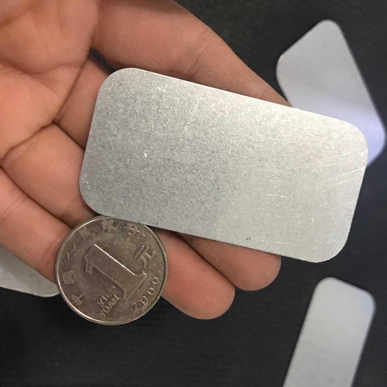 厂家直销镀锌板长方形铁片长62宽33厚05毫米无磁性能吸磁铁