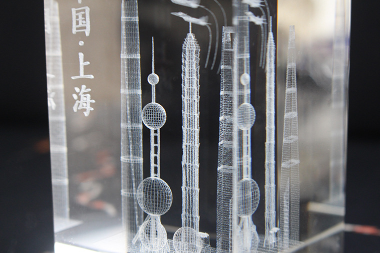 上海东方明珠塔水晶方体批发 炫彩发光上海建筑旅游精美纪念品