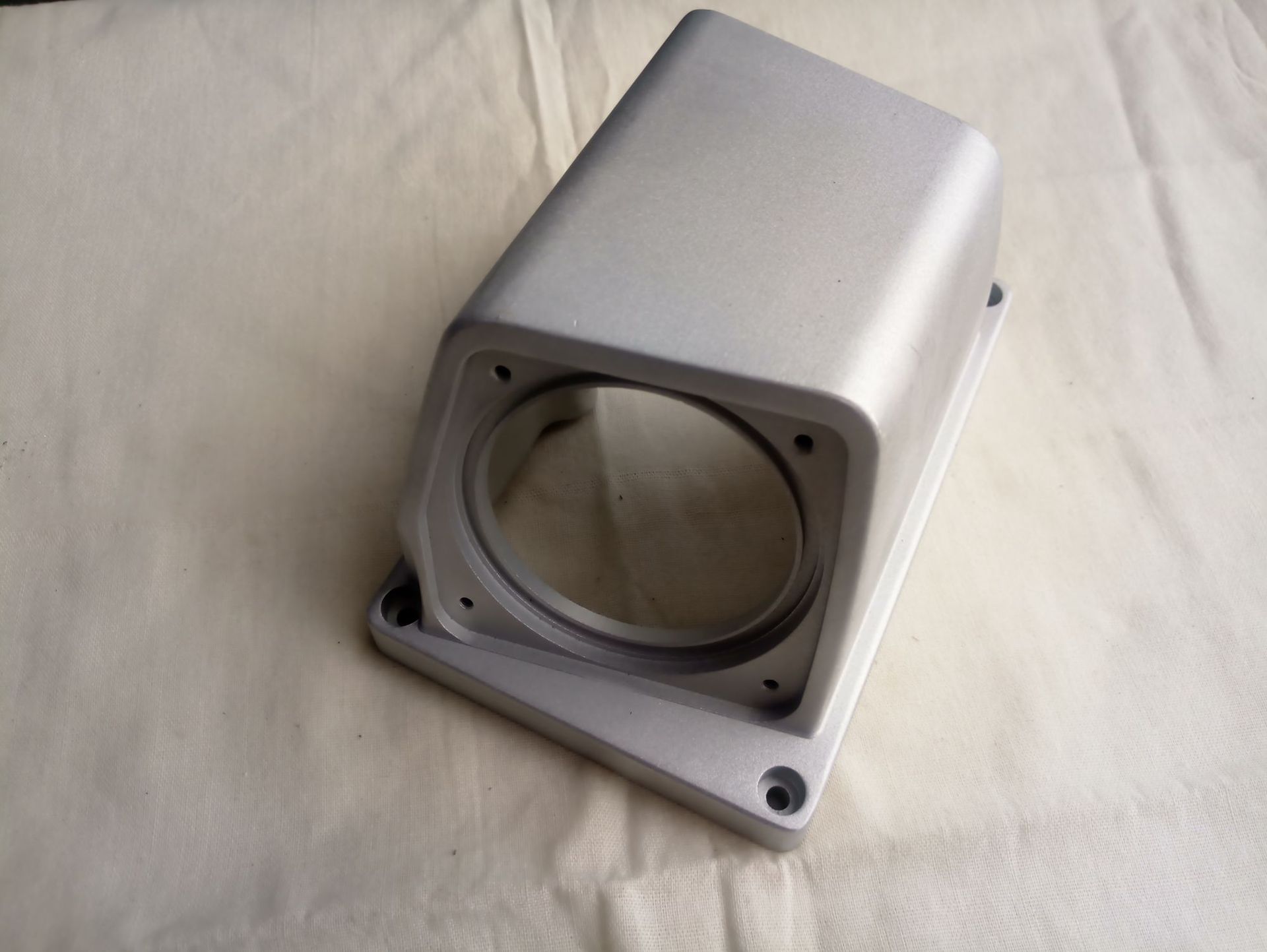 青岛铝合金压铸adc12 喷砂 打磨 喷漆 电镀 氧化锌合金压铸