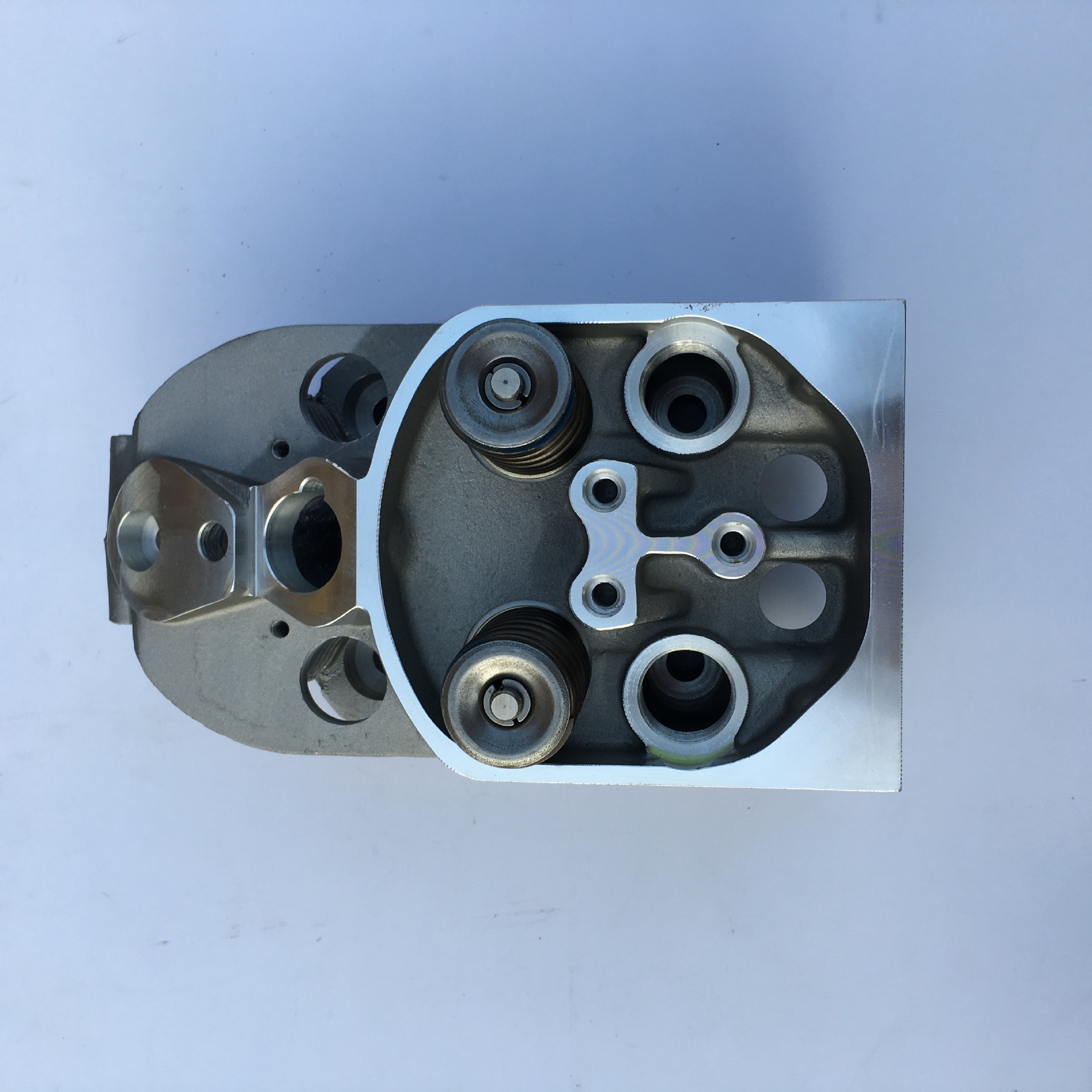 fl912/w 缸盖总成 道依茨 高质量