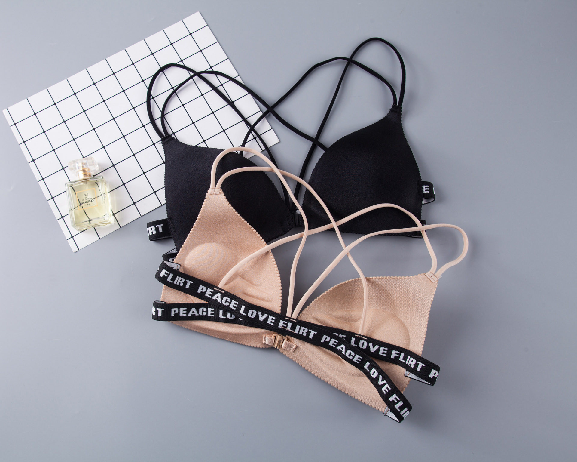 字母带聚拢文胸细带无痕纯色前搭扣抹胸裹胸少女内衣美背吊带背心