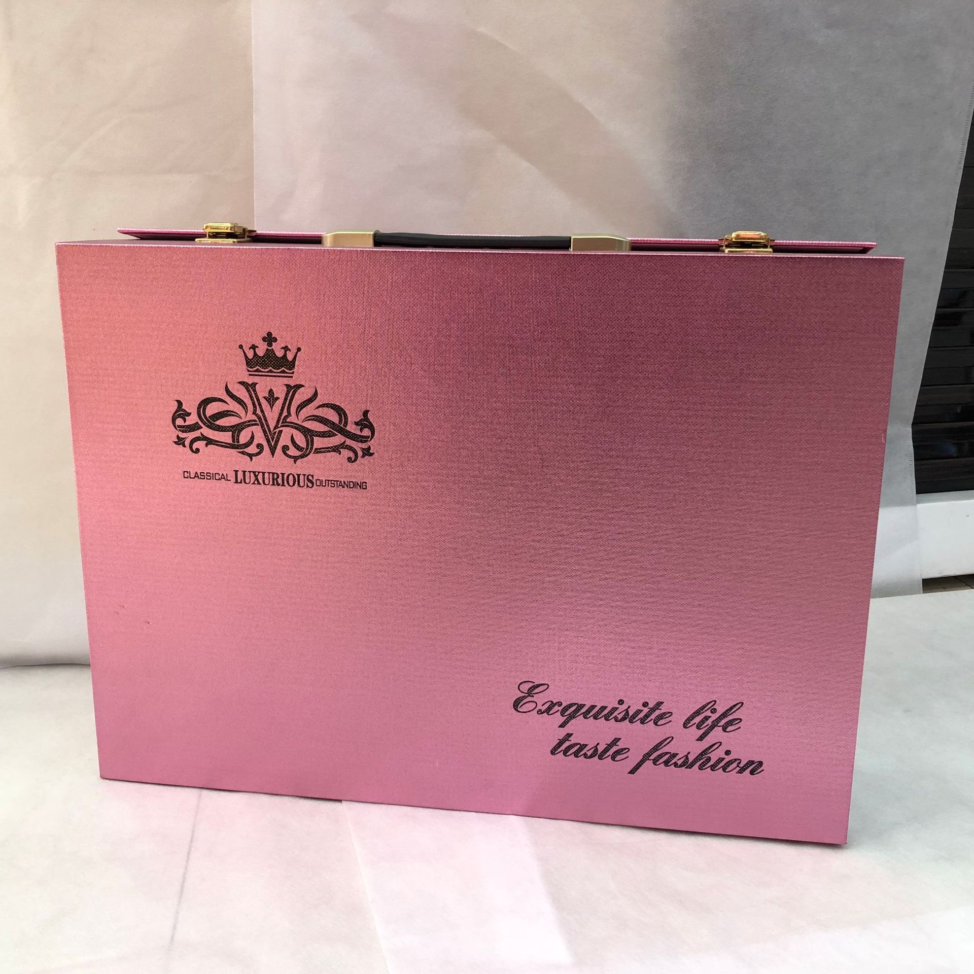 厂家直销 高档四件套礼盒 手提礼盒 烫金复合材料 通用礼盒 现货