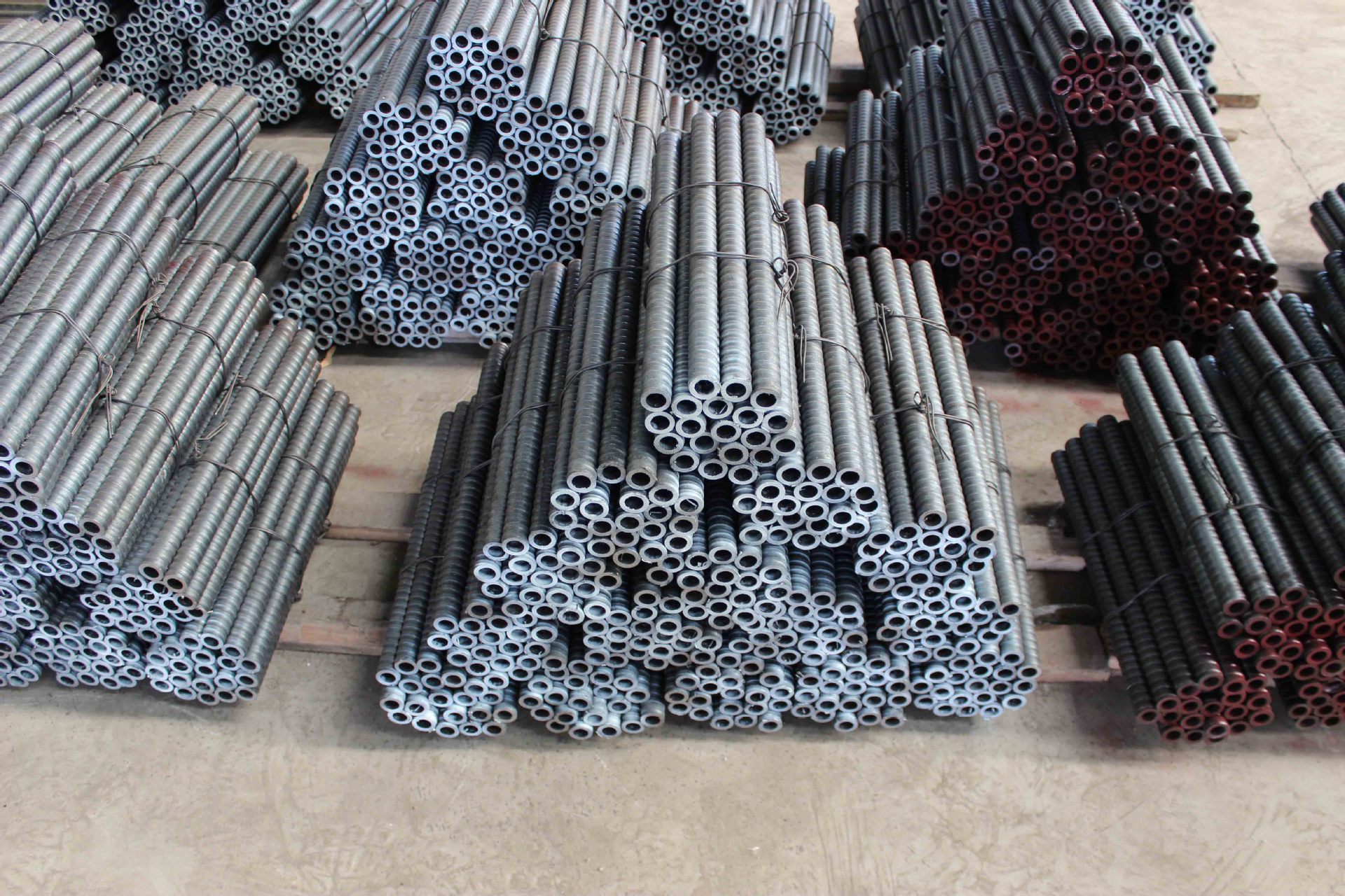 2, 锚杆体:总成中最重要的构建,在锚固和支护中起主要作用.