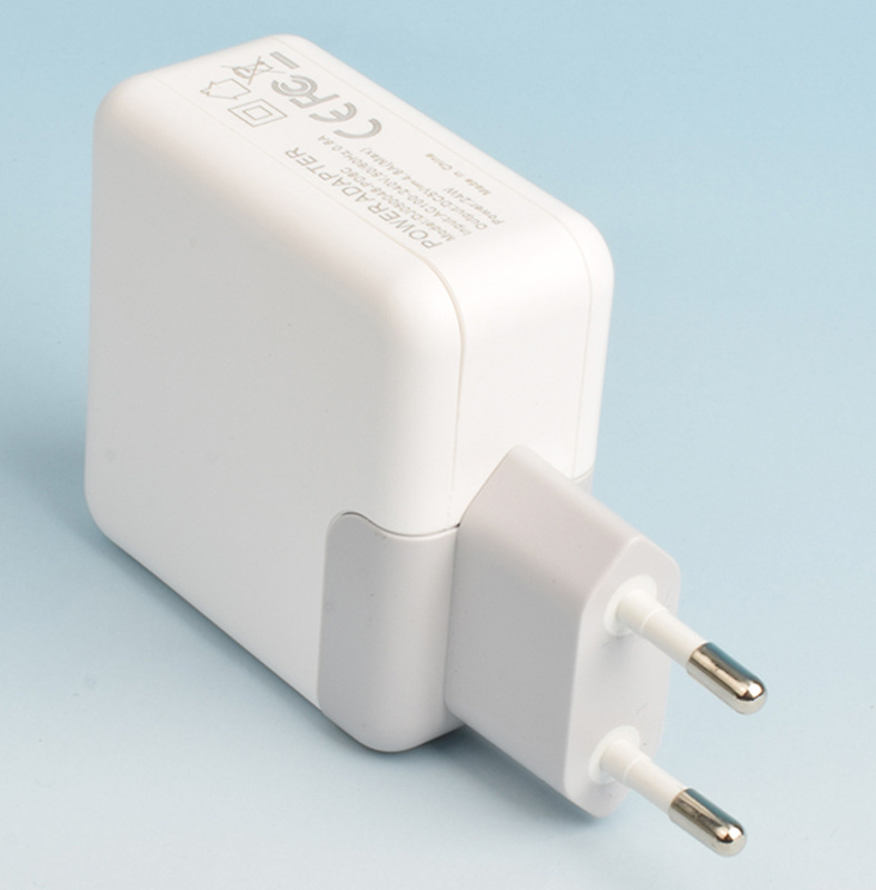 多功能4口usb充电头5v2a智能旅行充欧规插墙式充电器厂家直供