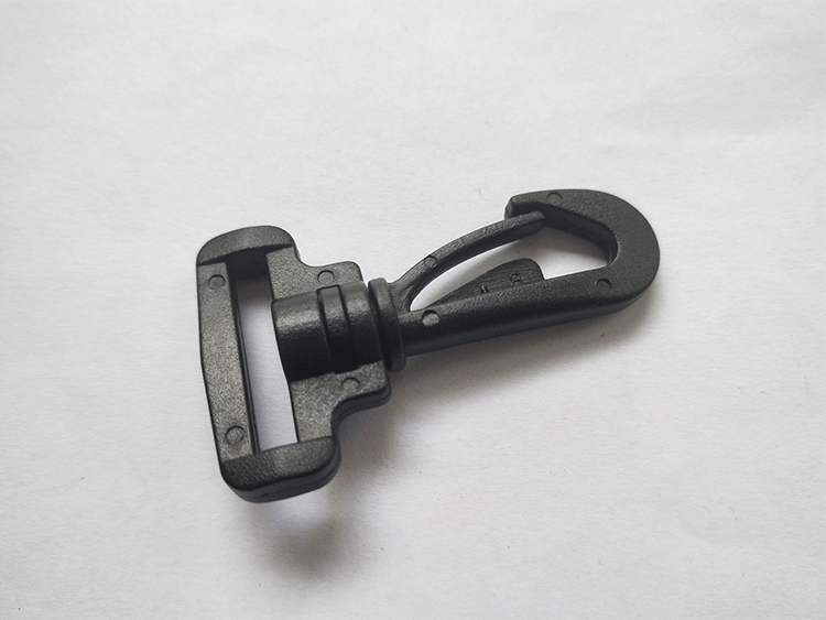 现货挂勾黑色塑料织带挂钩童车配件万向旋转钩背扣带挂扣箱包配件