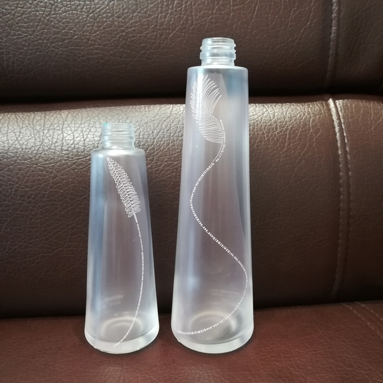 厂家直销新款高档苏打水玻璃瓶透明玻璃瓶礞砂瓶可定制烤花