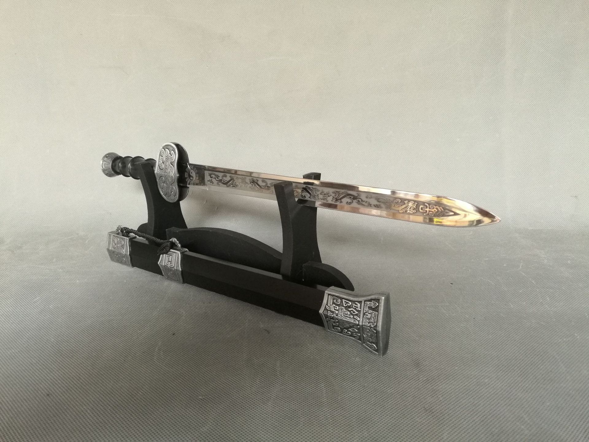 龙泉宝剑 虎头小汉剑hk18-2 不锈钢压花镇宅特 厂家直销 未开刃