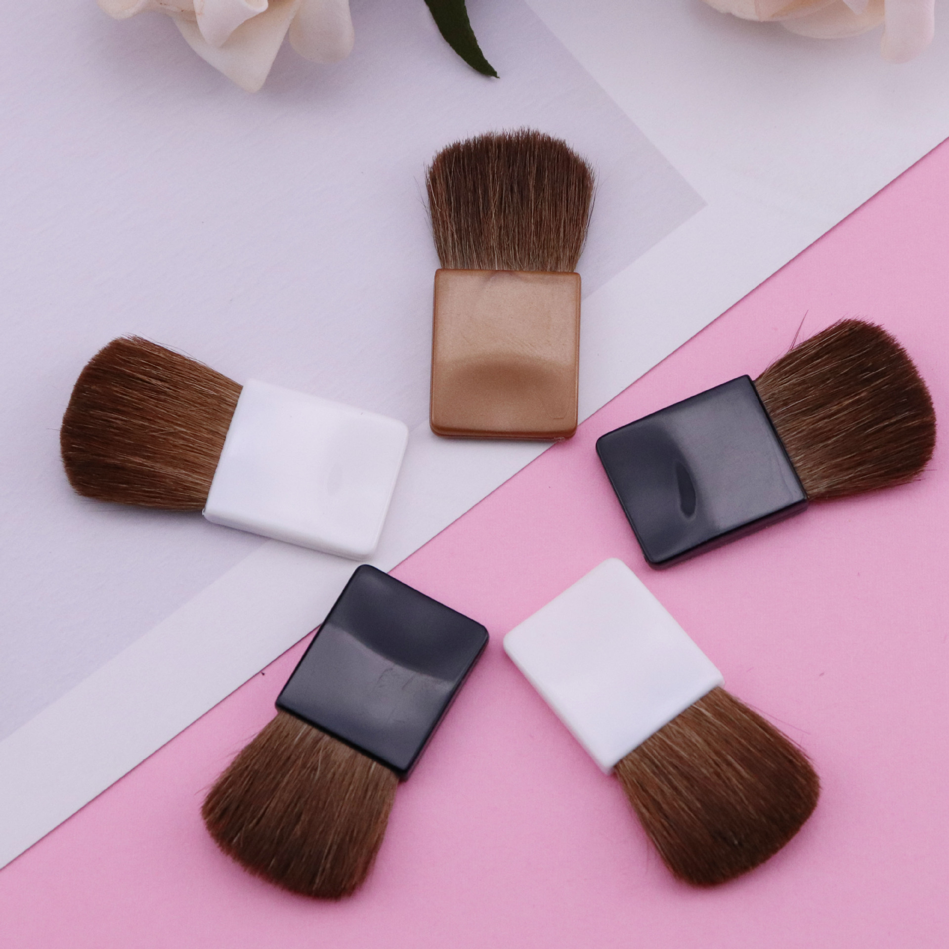 厂家直销 美妆刷马毛化妆刷 扁头塑胶柄便携款腮红刷子 美妆工具