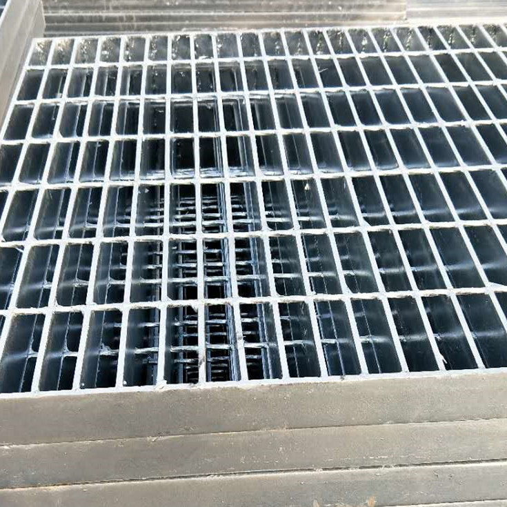 厂家直销镀锌沟盖板 钢格板 楼梯脚踏板价格优惠可定制