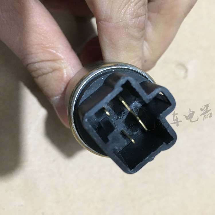 福田奥铃刹车灯开关tx捷运制动灯开关超越欧马可刹车灯开关