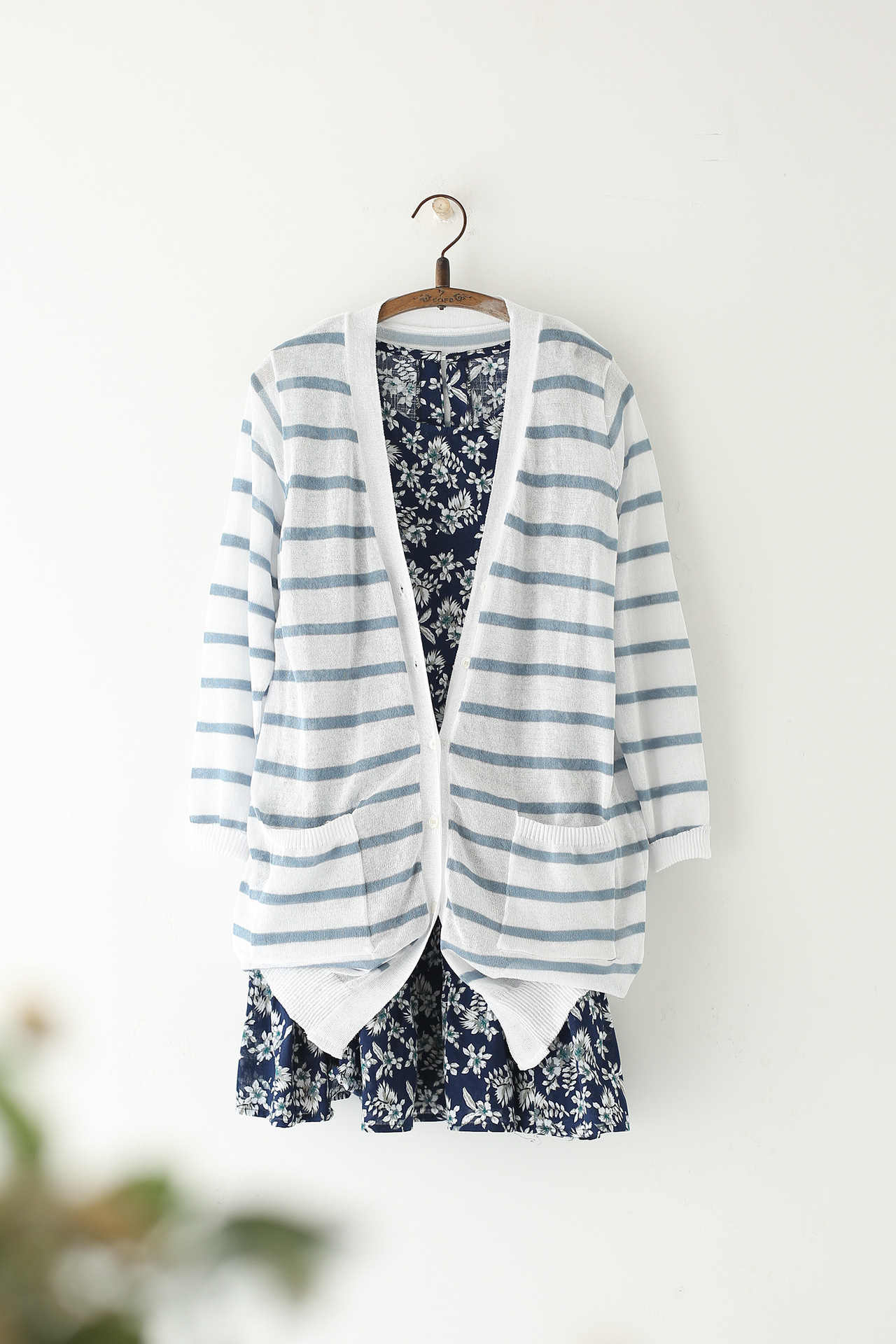 (50元2件不退不换)冰麻针织条纹百搭开衫女003753