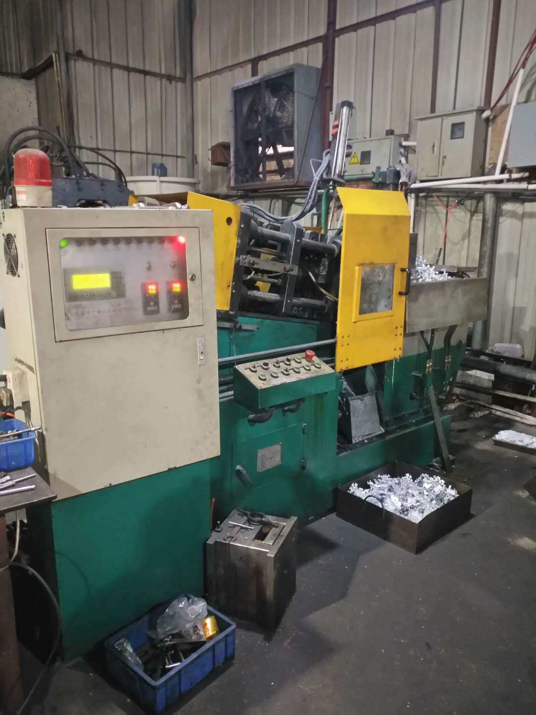 广州25t35t锌合金压铸机小型卧式压铸机锌合金香水盖压铸设备