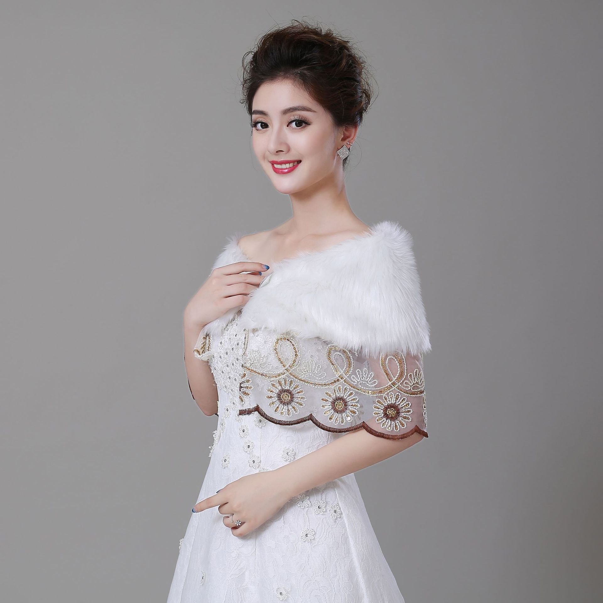 2019冬新款新娘毛披肩网纱镶钻蕾丝短款手工毛披肩欧美跨境速卖通