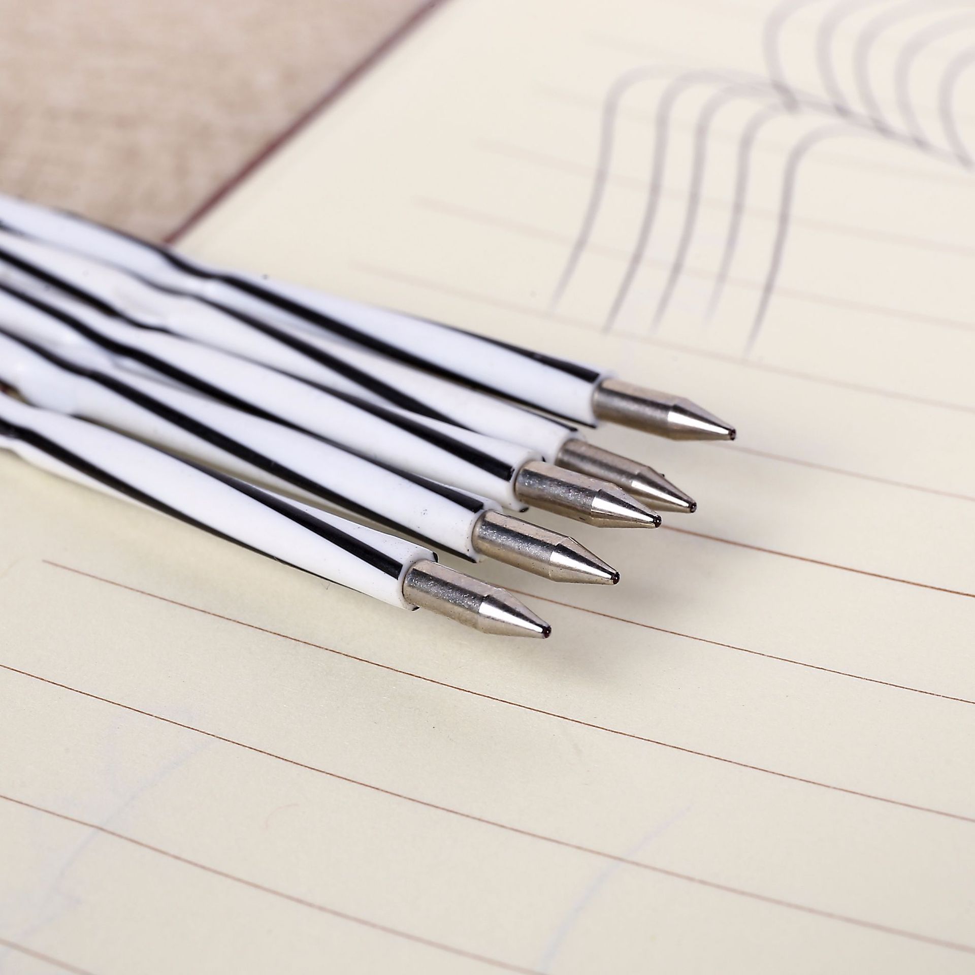 厂家直销批发黑色圆珠笔芯 中油笔芯替芯批发 多功能创意写字笔芯