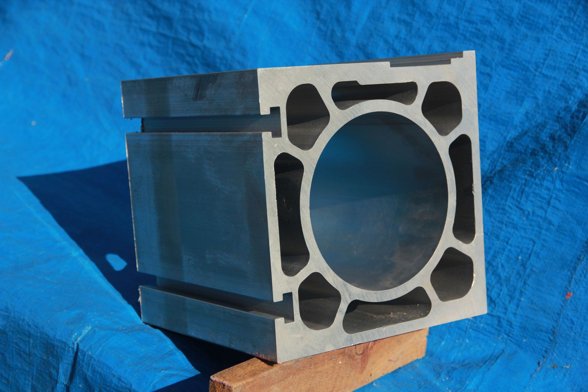 智浩铝业 厂价直销工业铝型材大梁 6005激光切割机 铝横梁 现货