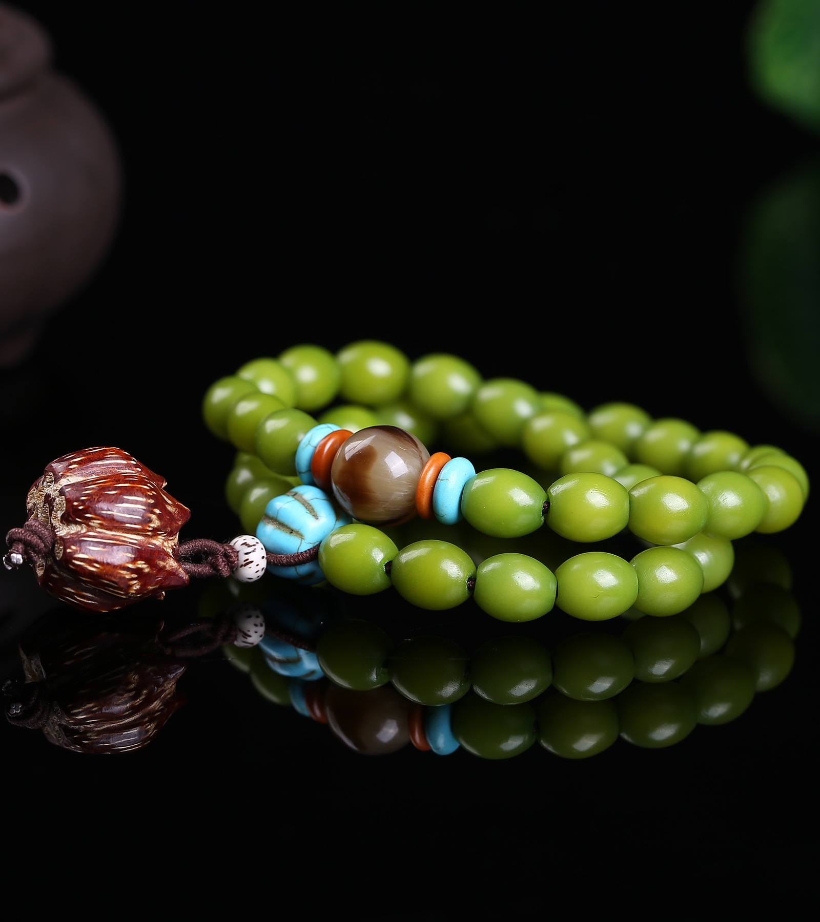 时尚新款米珠绿菩提两圈手串搭配牛角顶珠绿松石三通滴血莲花吊坠