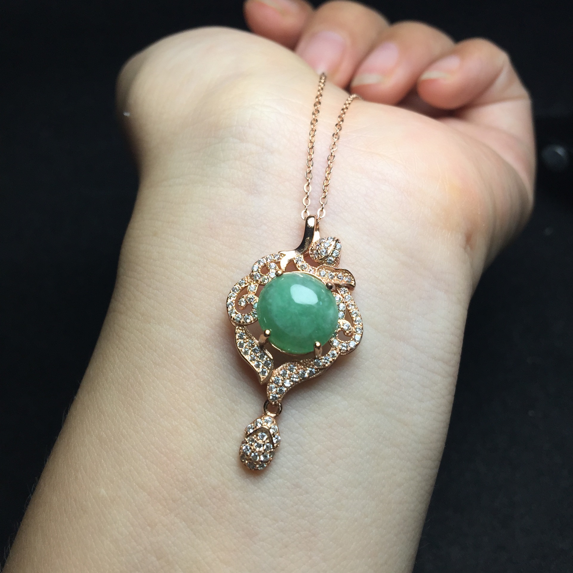 彩宝首饰 925银镶嵌天然翡翠吊坠 款式新颖独特简单大方