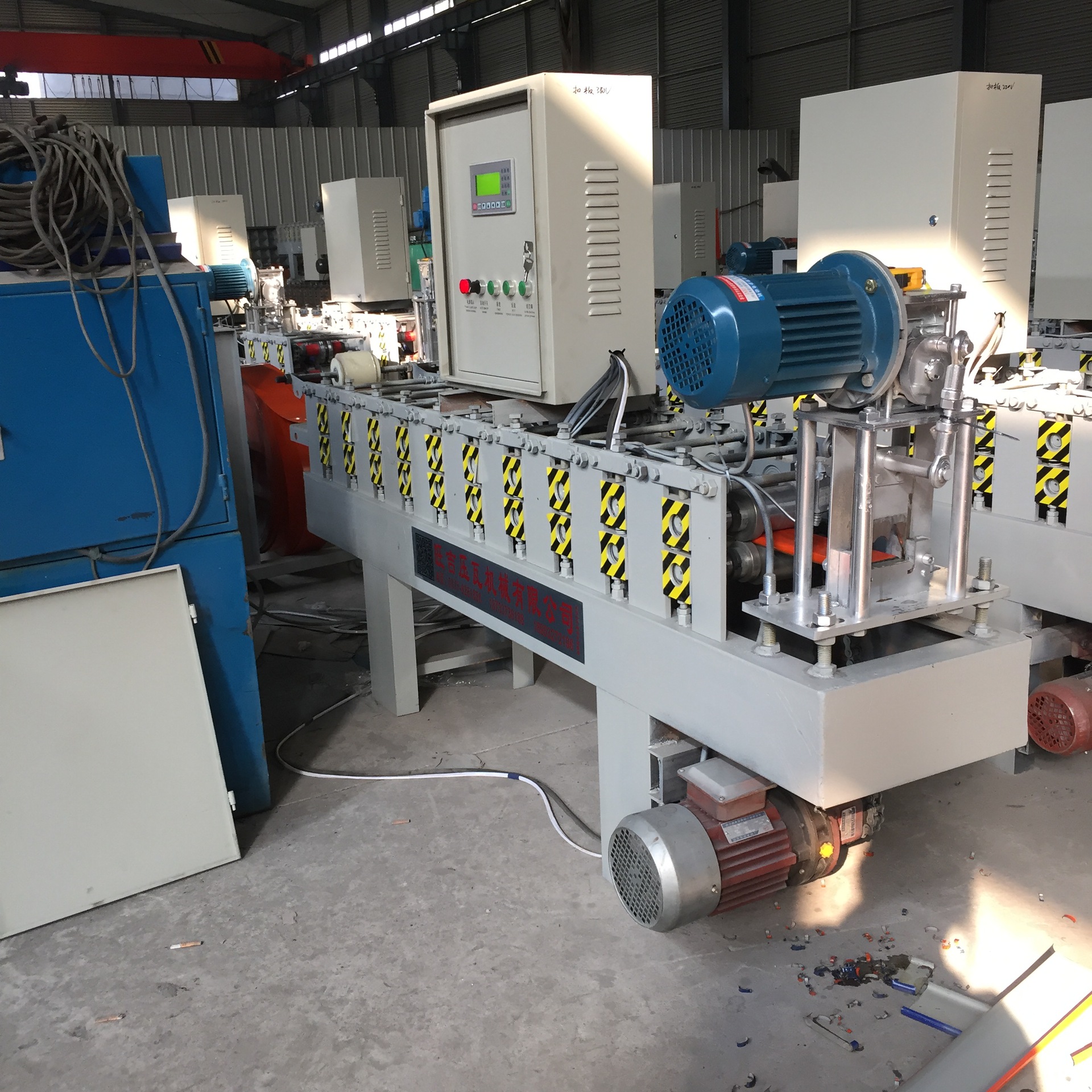 c84广告扣板机器 全自动变频圆角长条扣扳机台110彩钢条设备特价