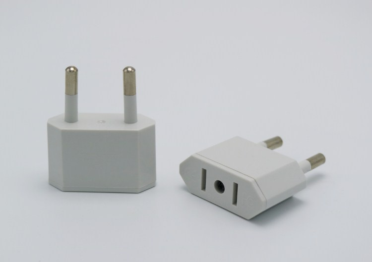 欧规转换插头美标转欧标意大利瑞士纯铜ce小欧规欧式电源转换插头-阿