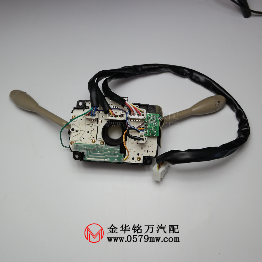 哈飞路宝组合开关大灯雨刮开关[不带安全气囊不带后雨刮]厂家直销