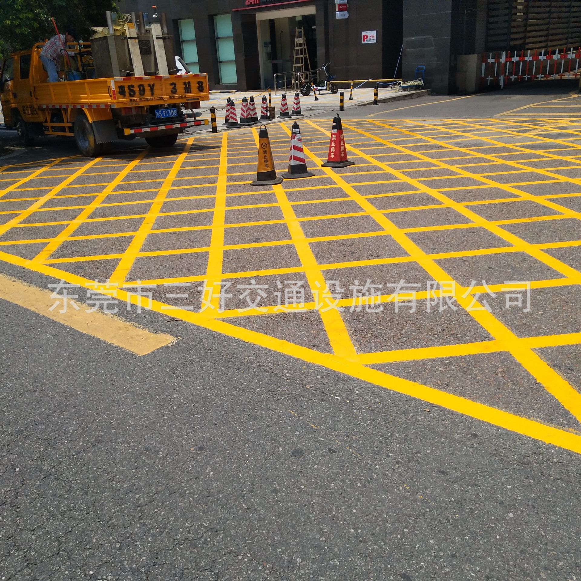 厂专业划禁止停车标志线厂家黄色禁止停车线格仔禁止停车线