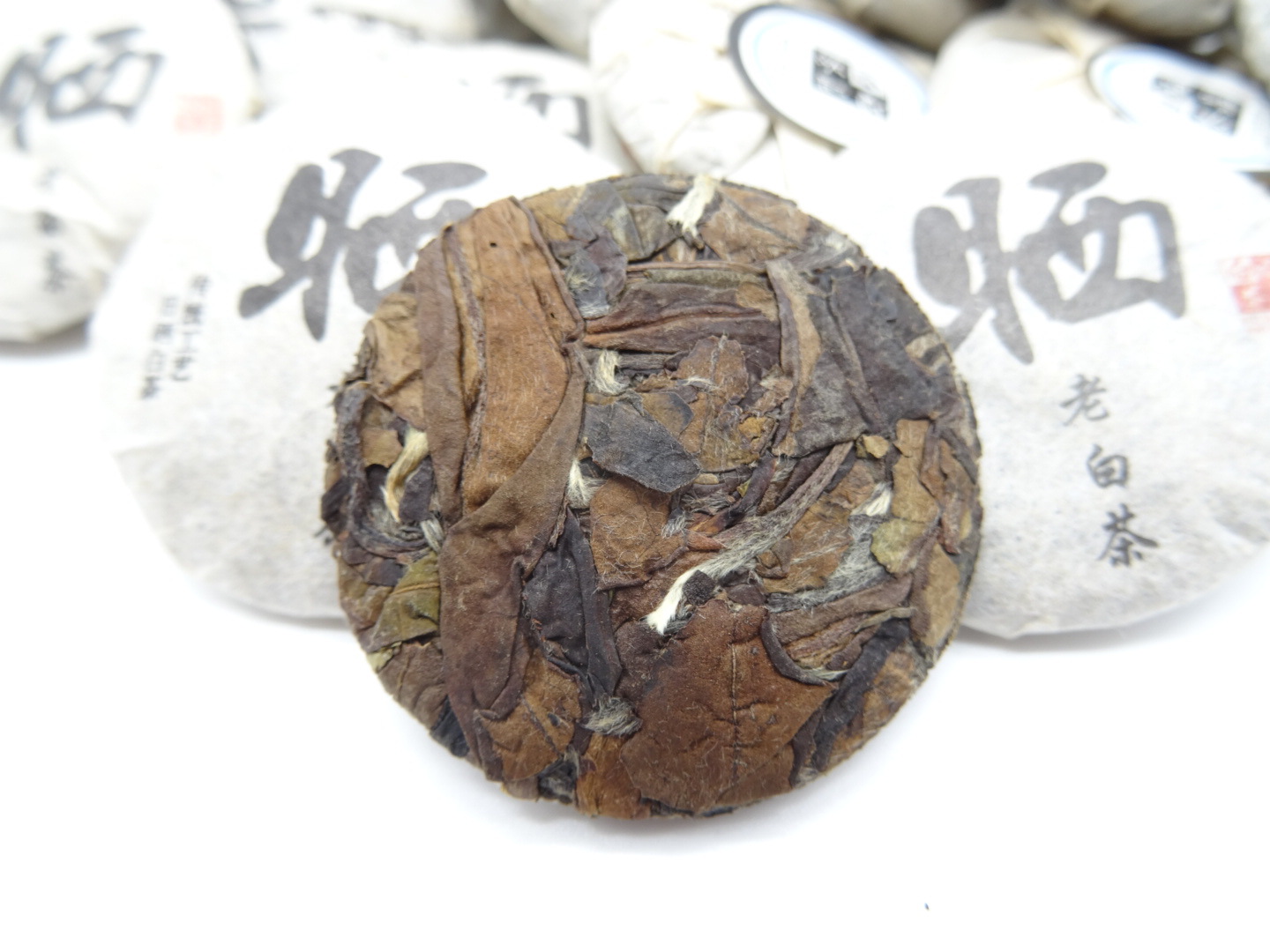 福建原产地白茶小饼2016年高山寿眉茶饼便携商务一个一泡散装