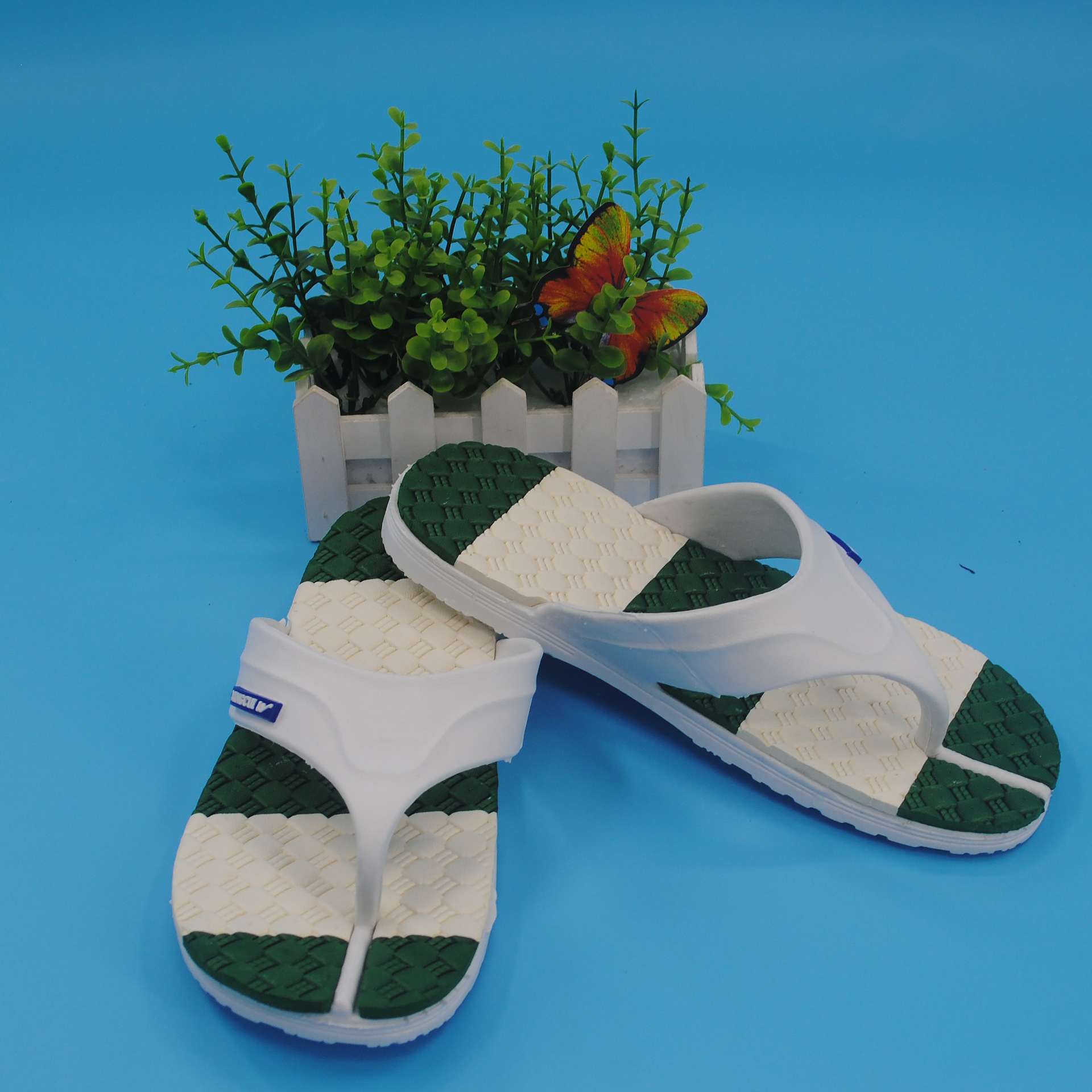 夏季沙滩休闲双鹅人字拖情侣拖鞋耐磨防水厂家批发零售