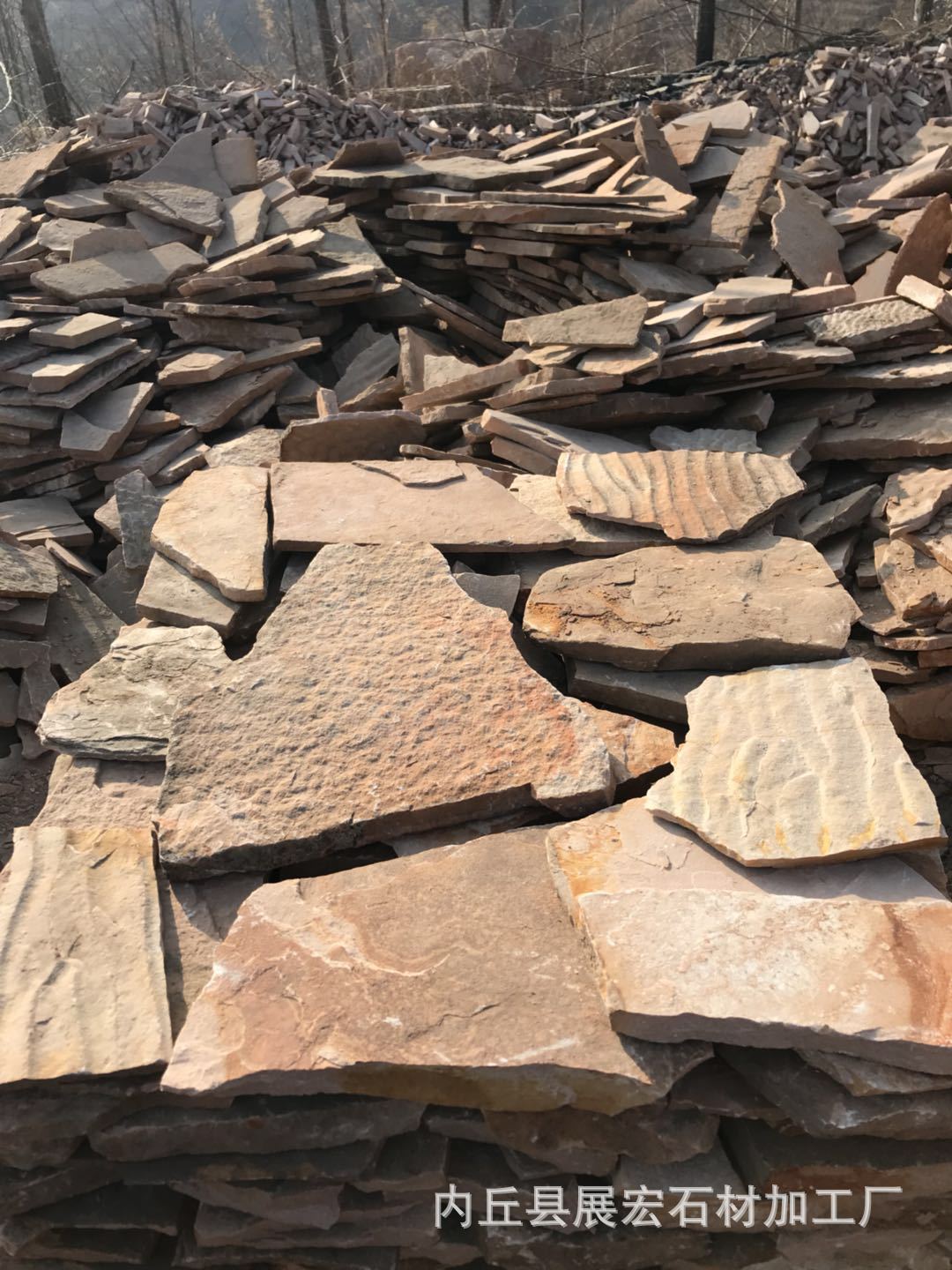 粉红色不规则乱形石 红砂岩铺地墙面石板 乱形碎拼石景观垒墙片石