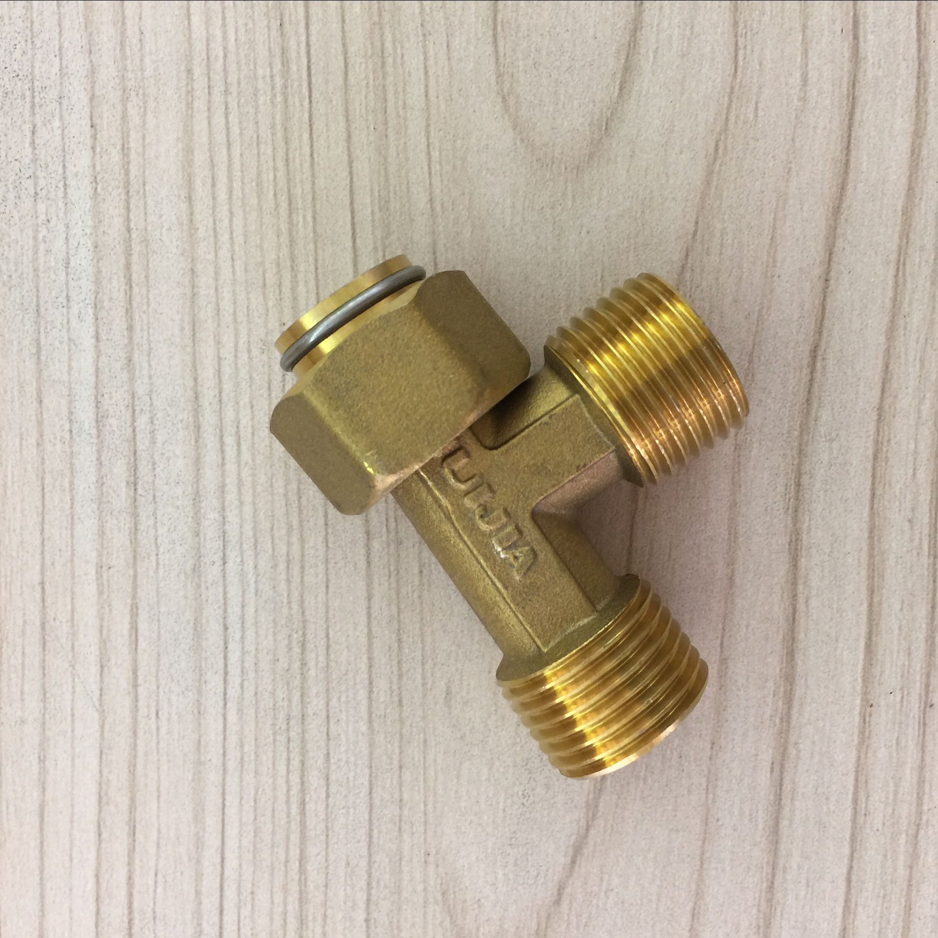 全铜热水器活接三通,两外一内,58-3铜质