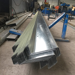 河南新乡热镀锌z型钢檩条冷弯带钢厂家供应q235国标太阳能支架