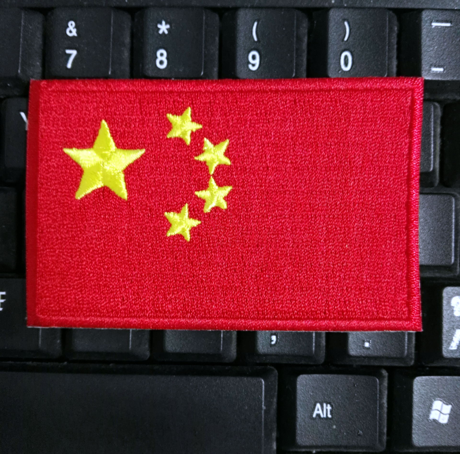 源头工厂 供应东莞地区刺绣国旗标 刺绣布标 刺绣钥匙扣