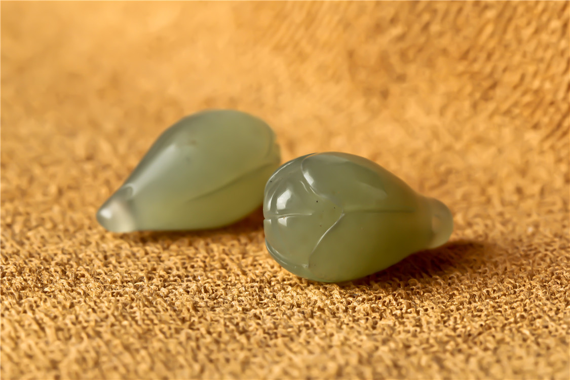 厂家直销天然a货新疆和田玉风铃手链项链diy半成品文玩配饰吊坠