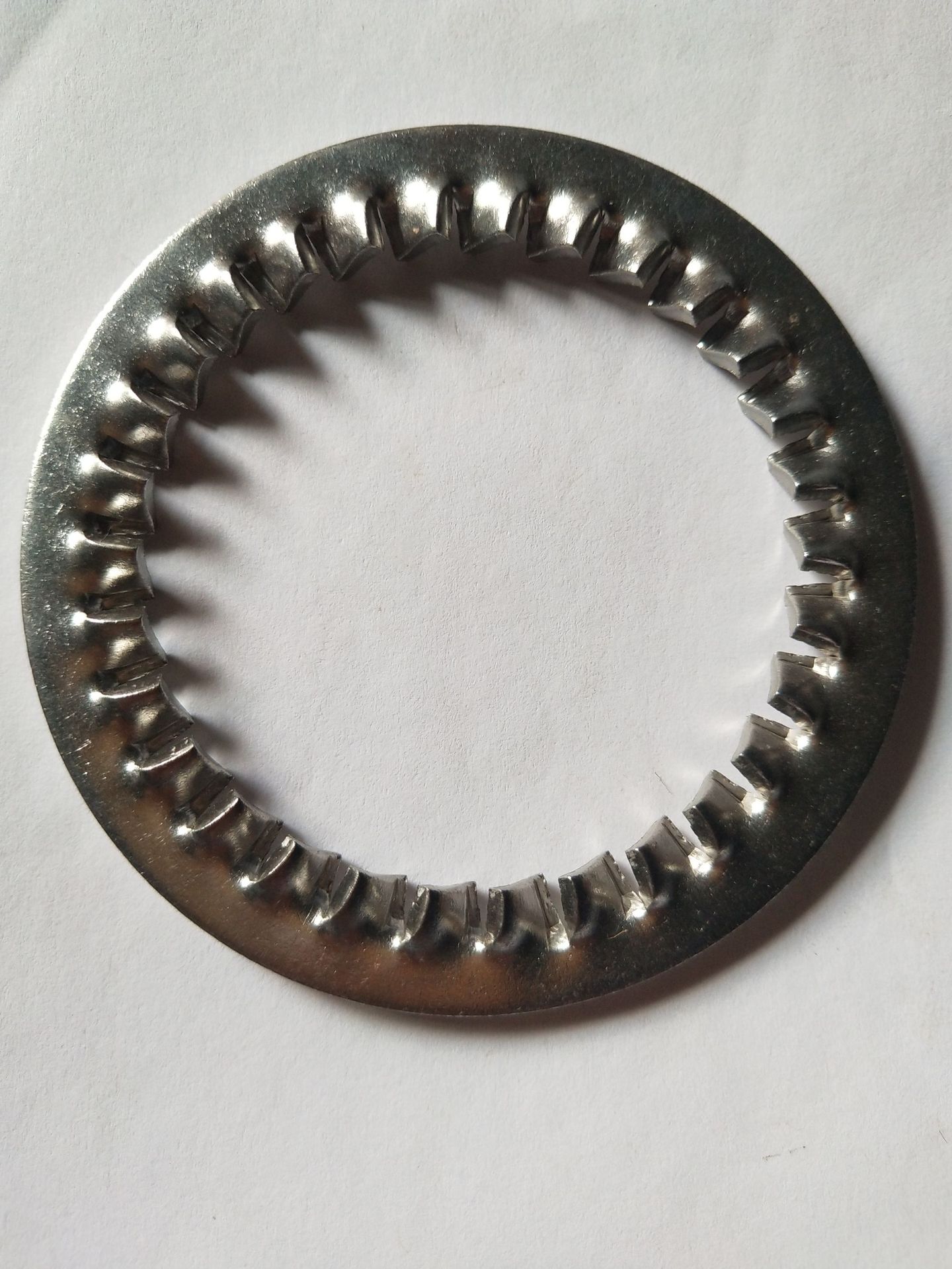 本厂大量生产不锈钢大尺寸内锯齿锁紧垫片出售现货或者非标定制