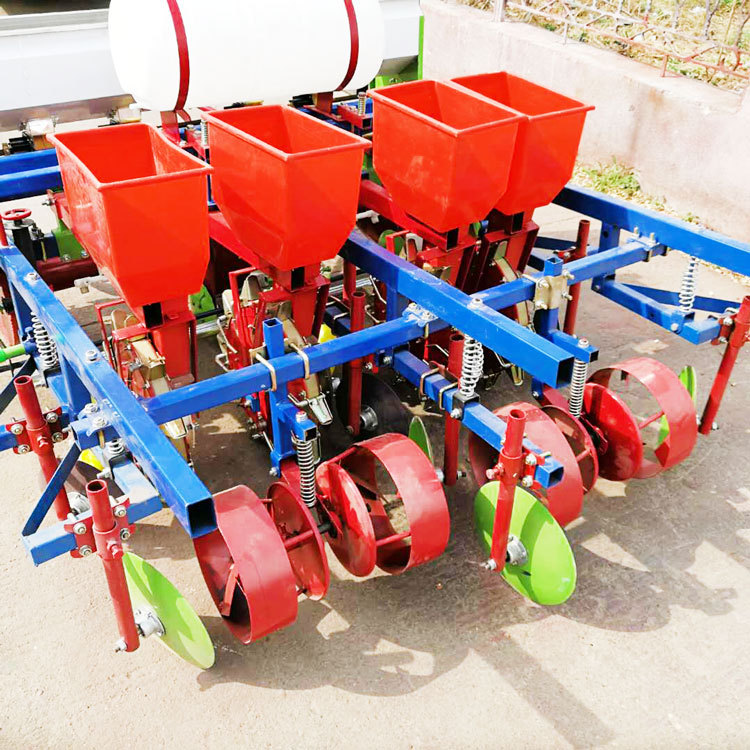 拖拉机带2行花生精播机鸭嘴精播起垄覆膜喷药播种机河南南阳