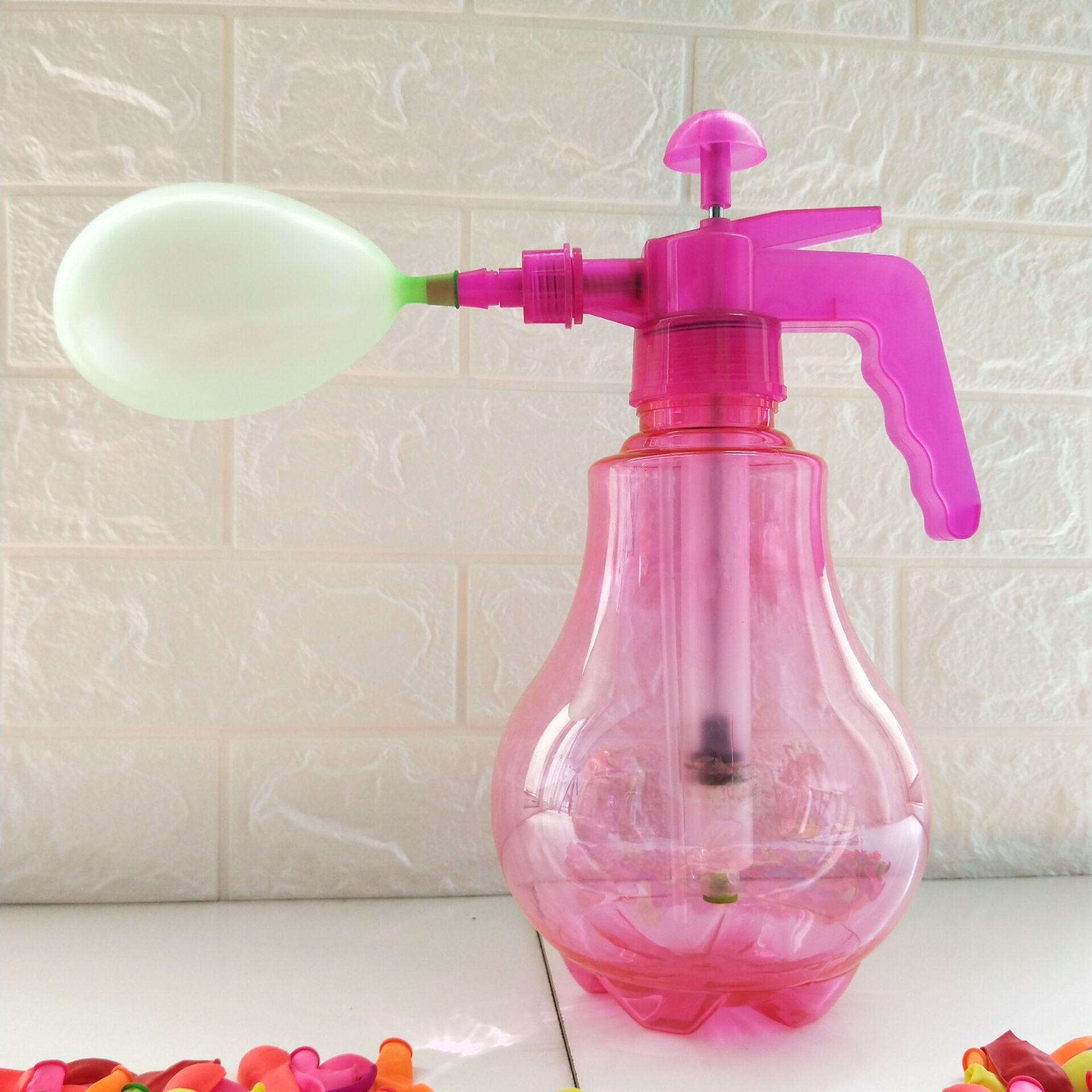 定制水球小喷雾器 儿童戏水水球气球泵 塑料喷头水球壶厂家生产