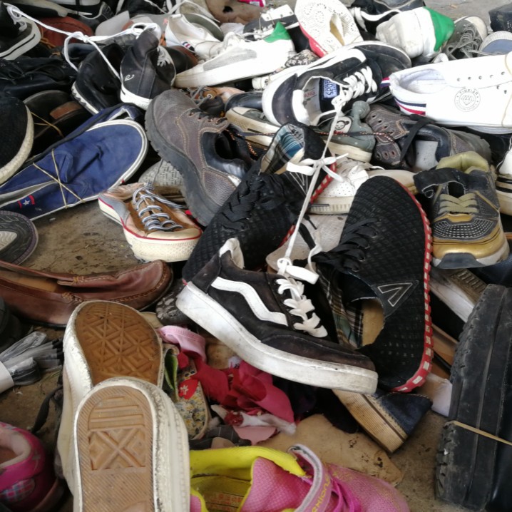 工厂一手货源 二手品牌鞋子足球鞋子secondhand shoes used shoes