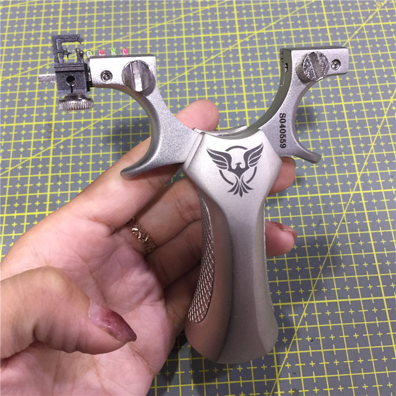 不锈钢神鹰弹弓 新款铝镁合金快压鹰头惊魂十字瞄校扁皮弹弓鹰头