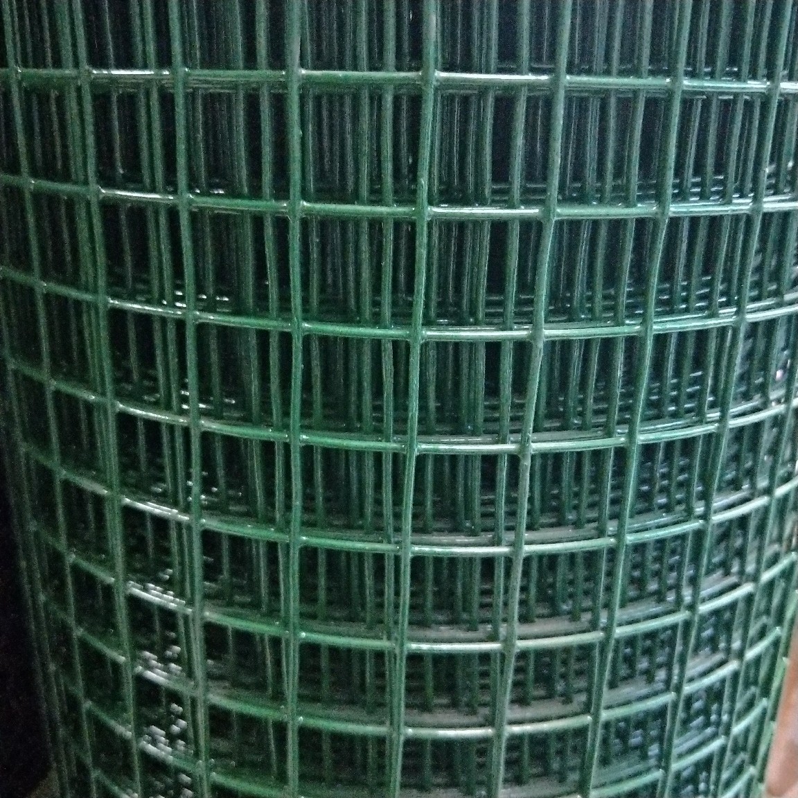 固德安筛网供应电焊网浸塑电焊网卷料118m