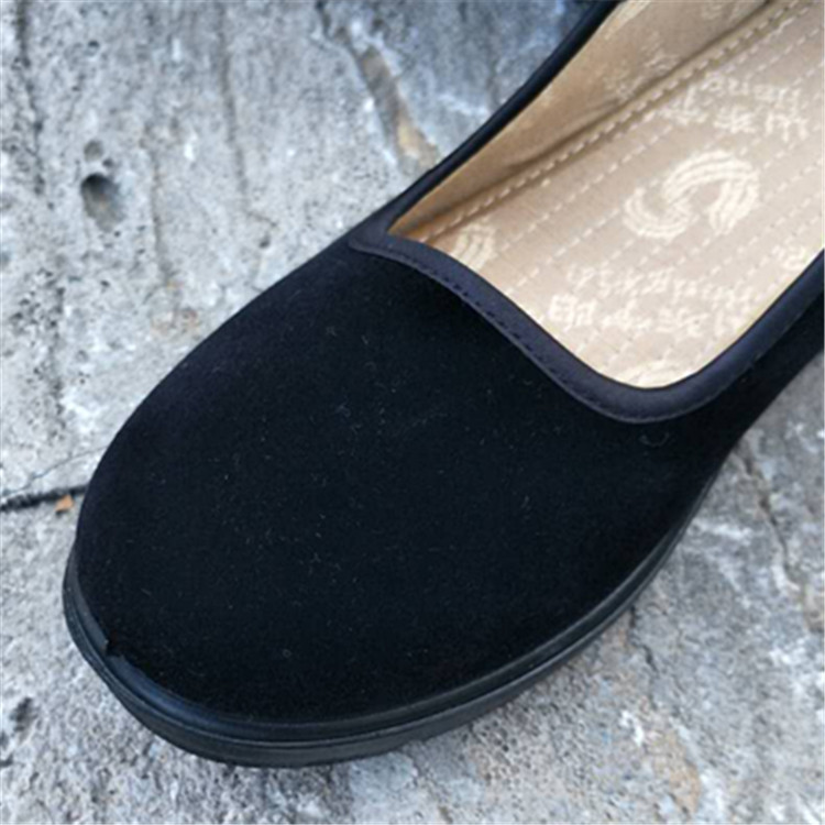 品牌:军工3520平绒礼仪平跟鞋 材料:黑色平绒,聚氨酯底 包装:盒装