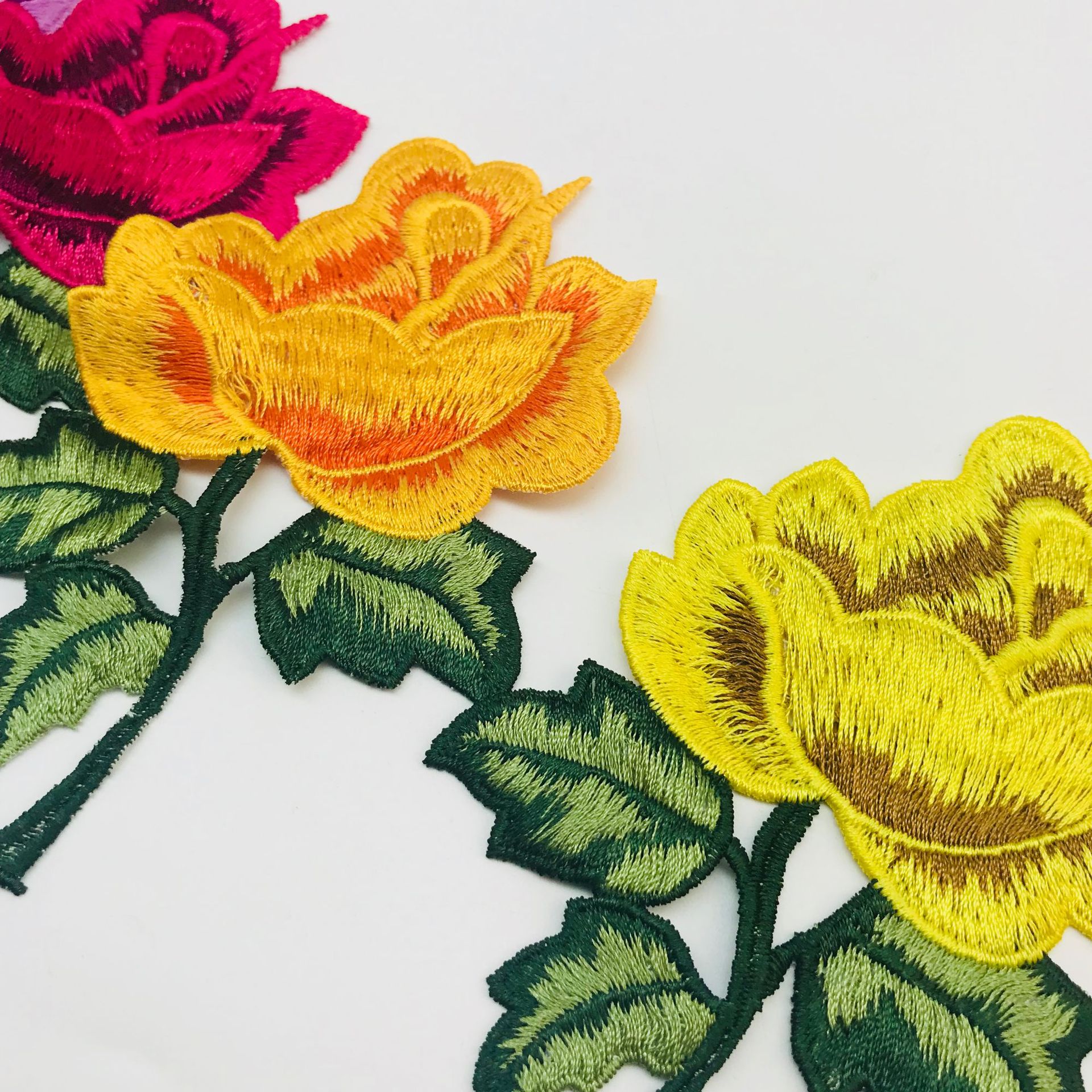 特价时尚玫瑰花刺绣布贴彩色水溶领花 衣服贴花电脑绣花贴补丁贴