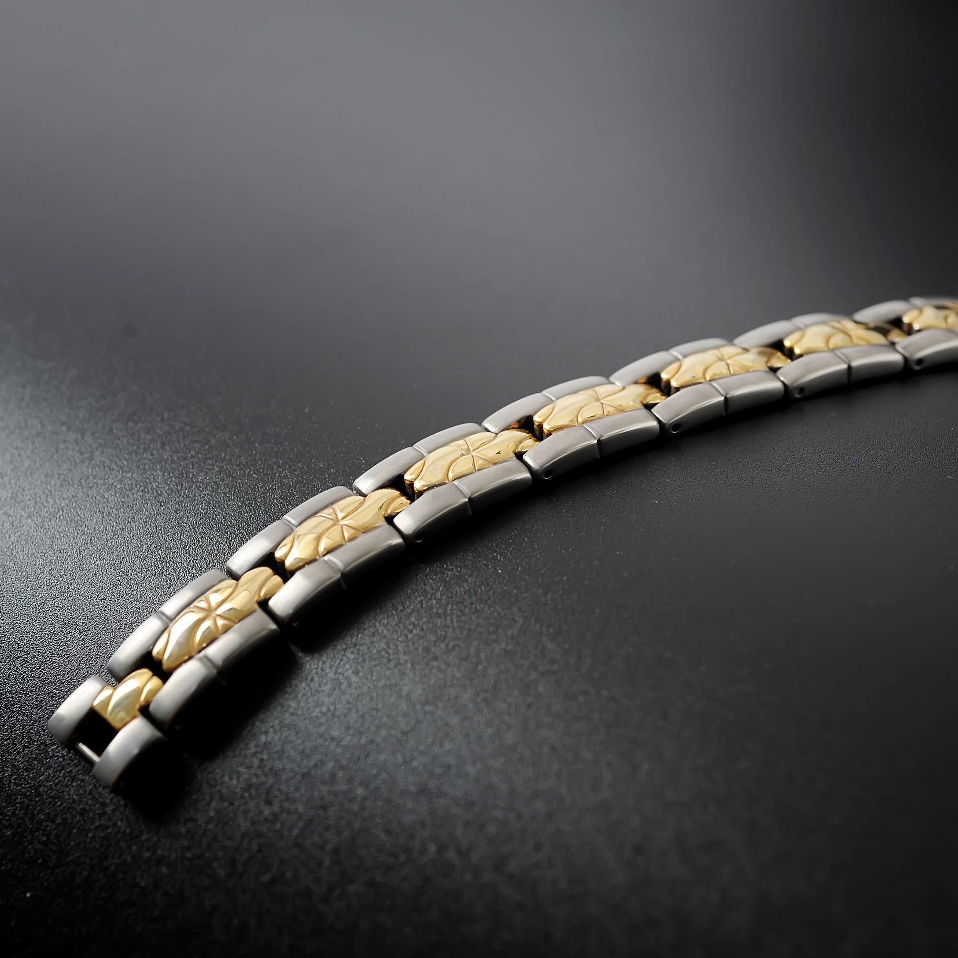 不锈钢四合一磁石手链 欧美时尚银间金雕刻花纹手镯 钛钢男士手链