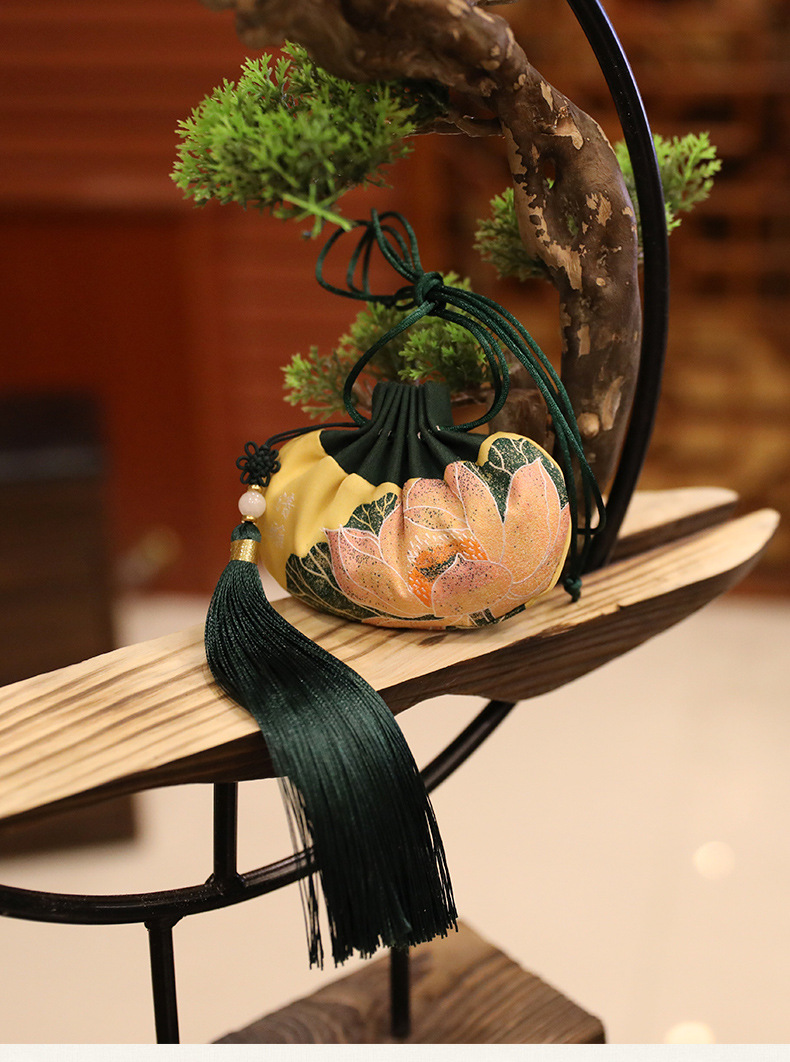 厂家批发古风流苏荷包宫廷随身香囊车挂荷花香包空袋穗子创意礼物