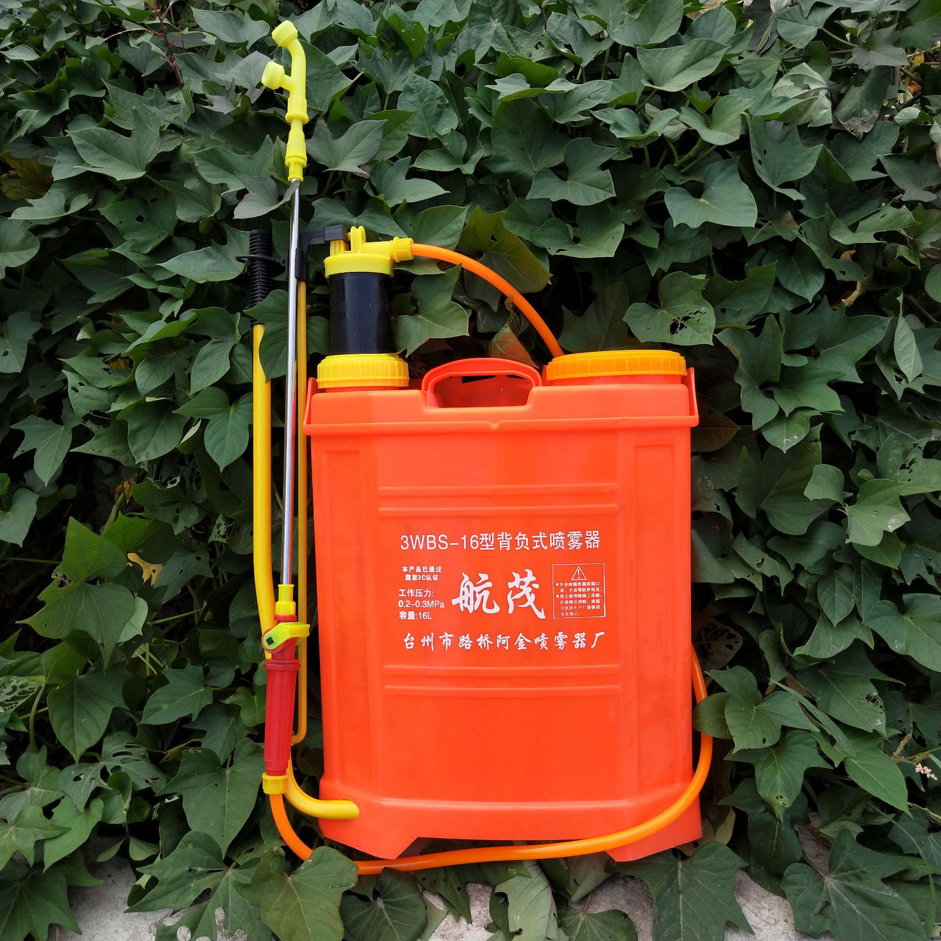 八角手压喷雾器手动气压农用果树背负式打农药消毒园林喷雾器喷药