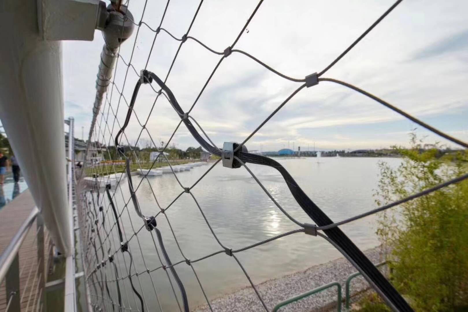 销售优质电梯防坠落不锈钢绳网 装饰网不锈钢金属绳网 卡扣绳网